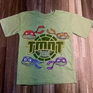 Nickelodeon TMNT Green T-Shirt with Colorful Characters. Size (4) XS